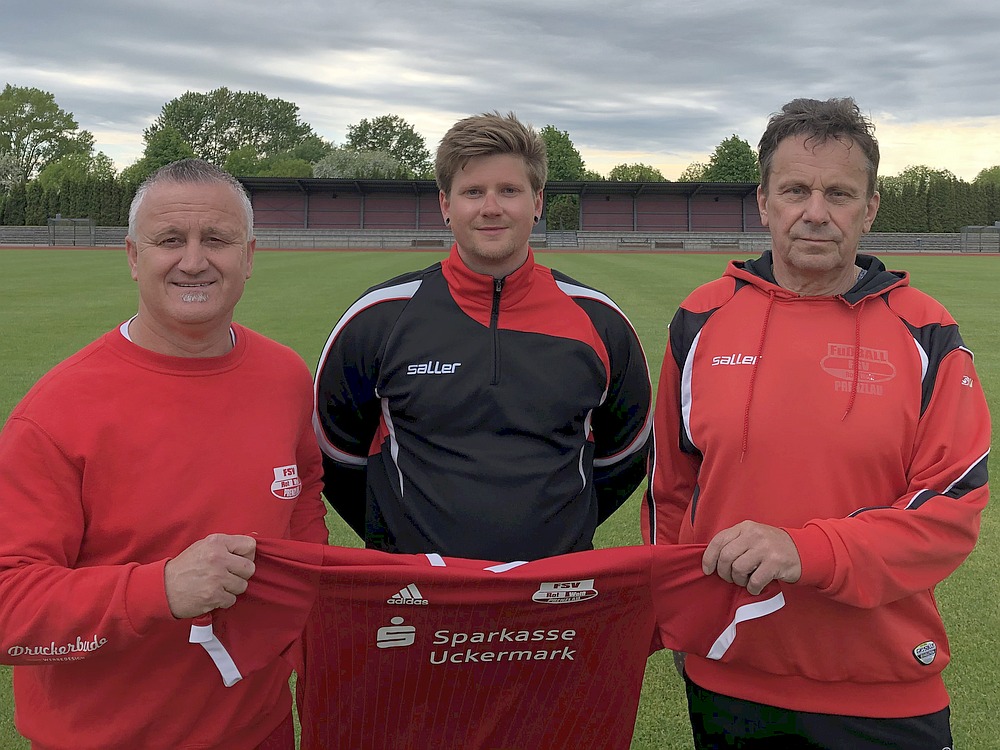 Trainer Rene Schilling (links), Joshua Schmietenknop (Mitte), Co-Trainer Jörg Scharein (rechts)